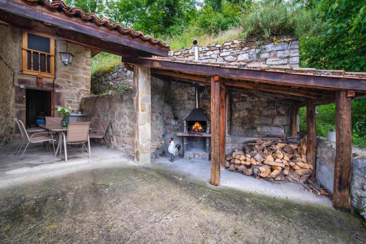 Casa Rural La Carrozal Senda del Oso Hostal Orelleiru Exterior foto