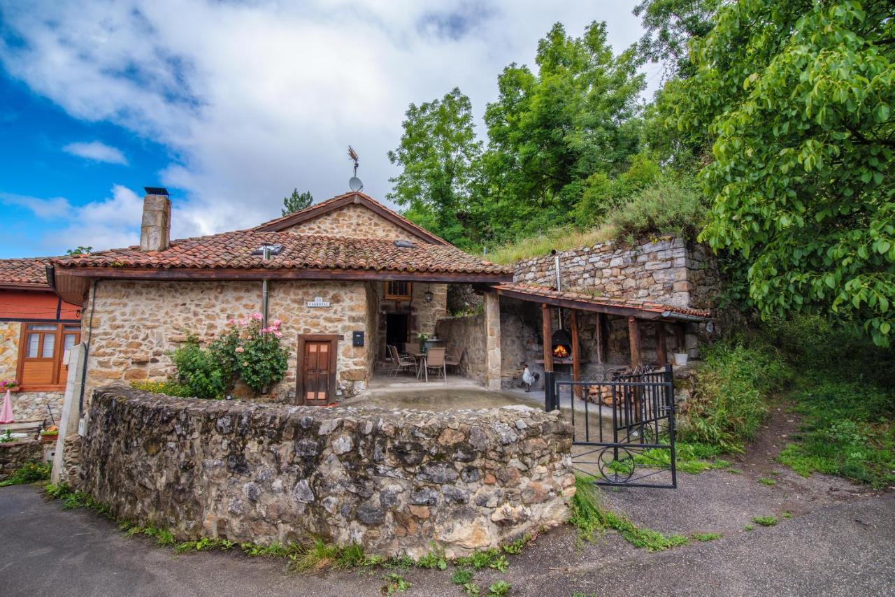 Casa Rural La Carrozal Senda del Oso Hostal Orelleiru Exterior foto